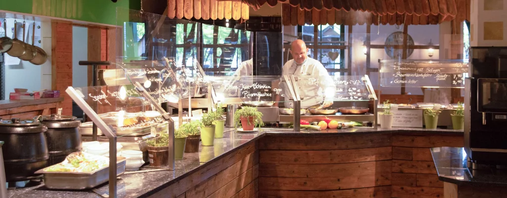 Reichhaltiges Mittagsbuffet im Restaurant auf dem Krewelshof Lohmar.