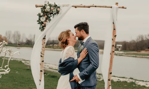 Hochzeit am See Krewelshof Eifel Hochzeit, Paar, Braut, Kleid, Bogen, Trauung, See, Wasser