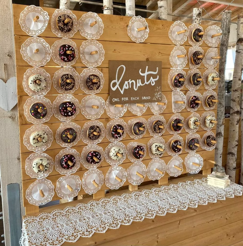 Donutwand als kleines, süßes Highlight in der Eventlocation Krewelshof EIFEL.