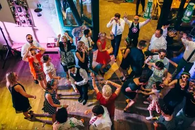 Ausgelassene Party auf Ihrer Betriebsfeier auf dem Krewelshof.