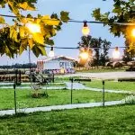 Außenbereich mit Chillout-Area auf dem Krewelshof.